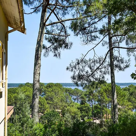 Picturesque Lakeview House For 6